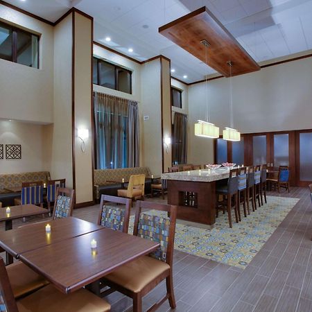 Hampton Inn & Suites Philadelphia/Бенсалем Екстериор снимка