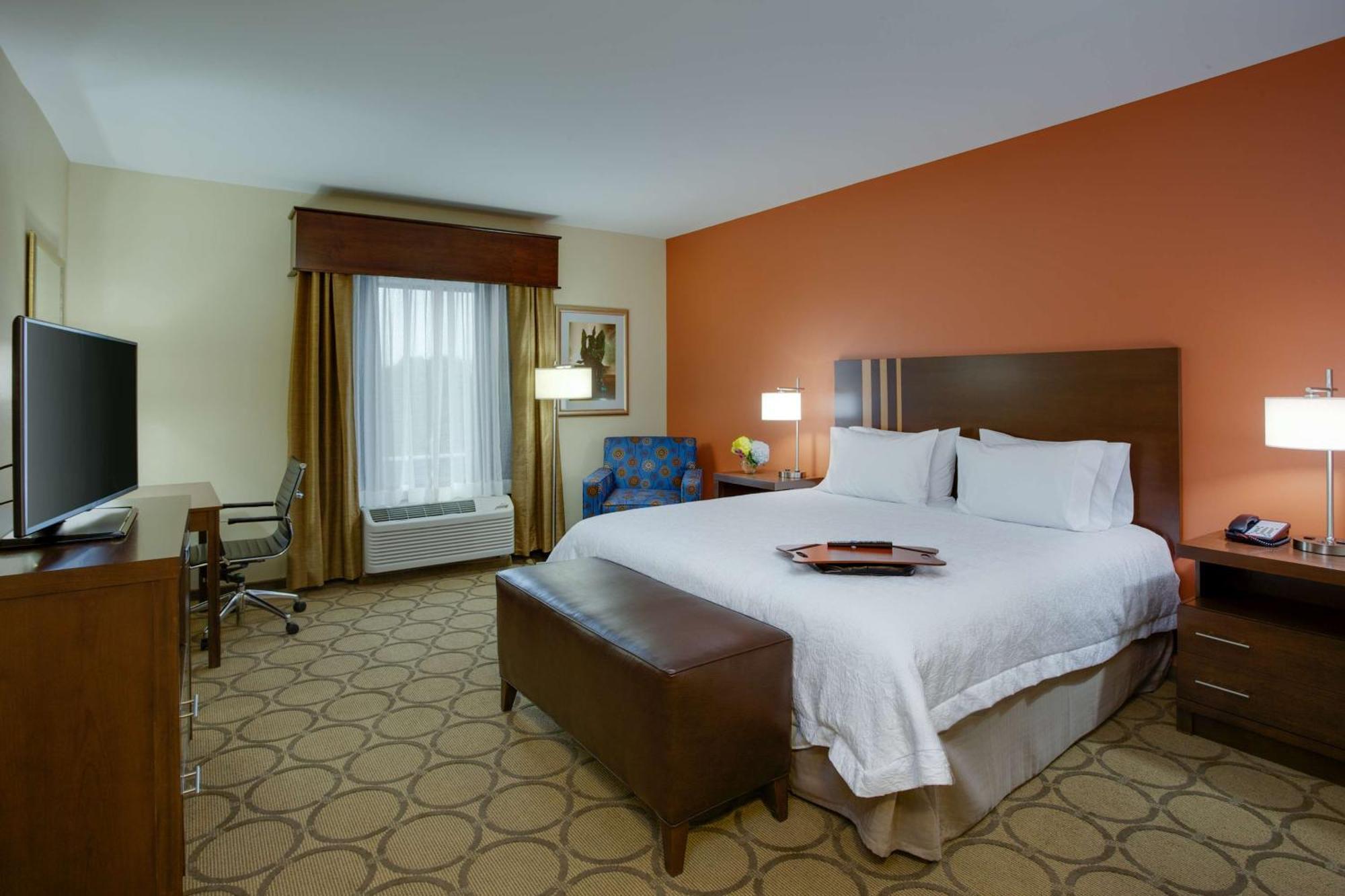 Hampton Inn & Suites Philadelphia/Бенсалем Екстериор снимка