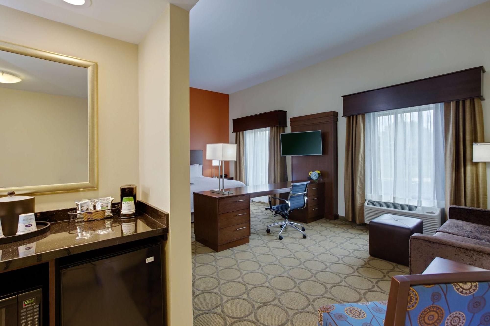 Hampton Inn & Suites Philadelphia/Бенсалем Екстериор снимка