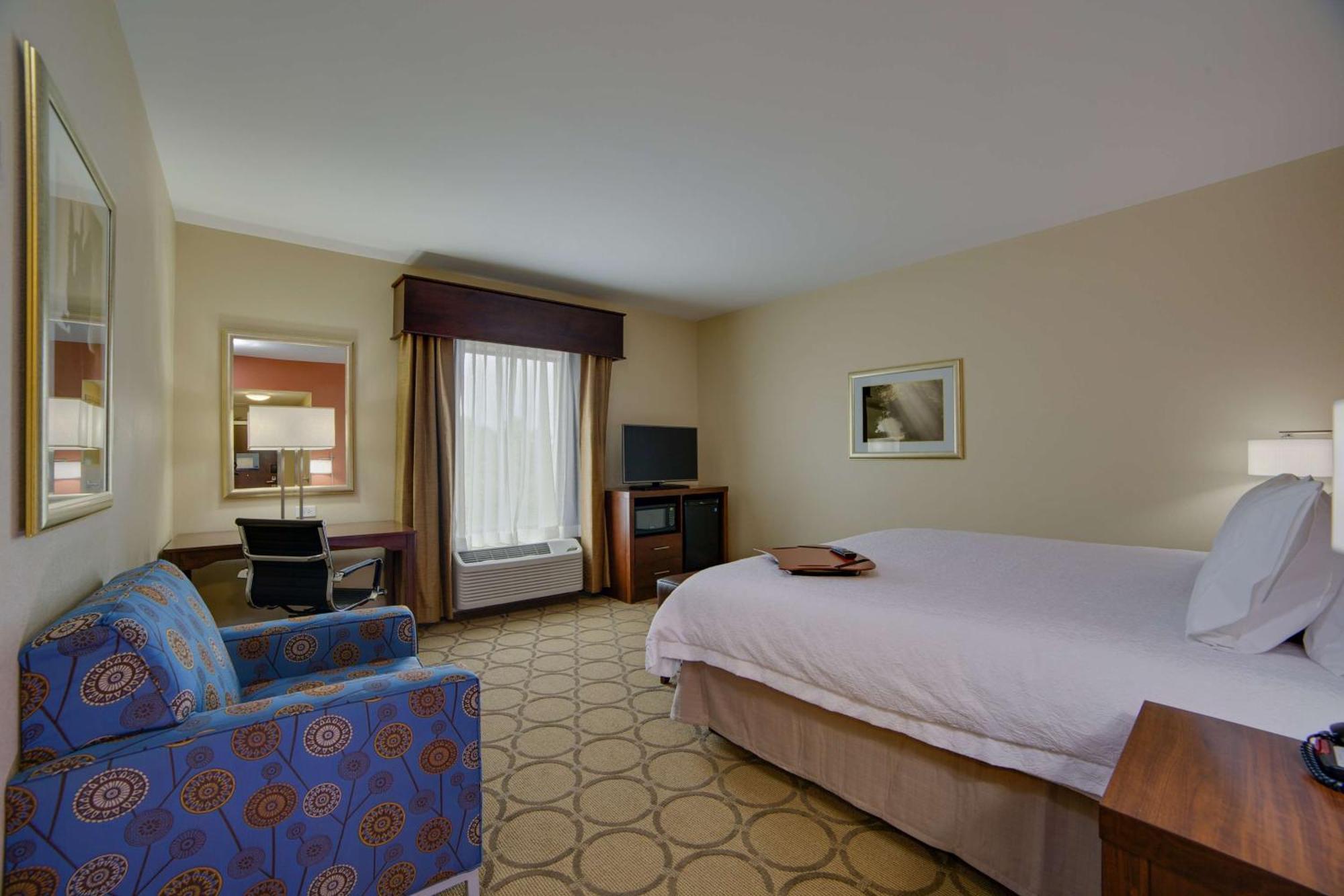 Hampton Inn & Suites Philadelphia/Бенсалем Екстериор снимка
