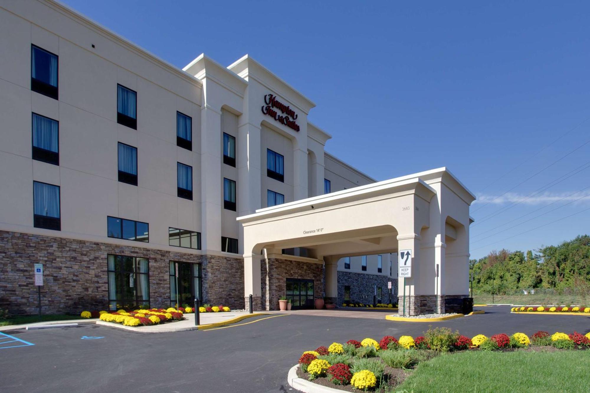 Hampton Inn & Suites Philadelphia/Бенсалем Екстериор снимка
