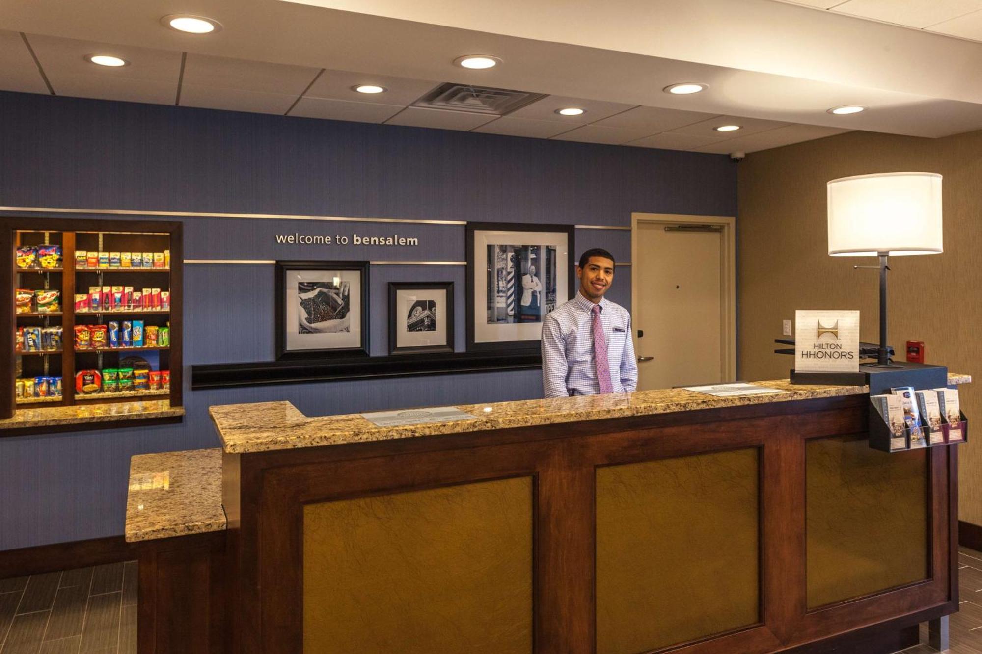 Hampton Inn & Suites Philadelphia/Бенсалем Екстериор снимка