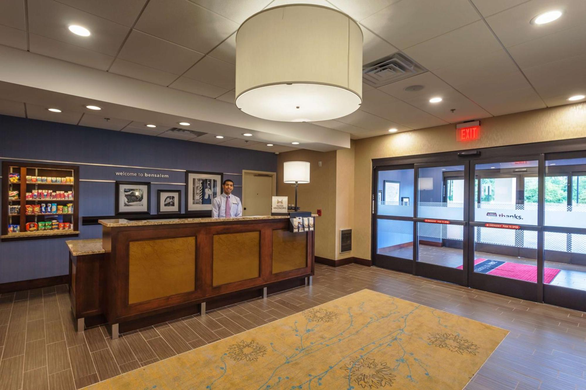 Hampton Inn & Suites Philadelphia/Бенсалем Екстериор снимка