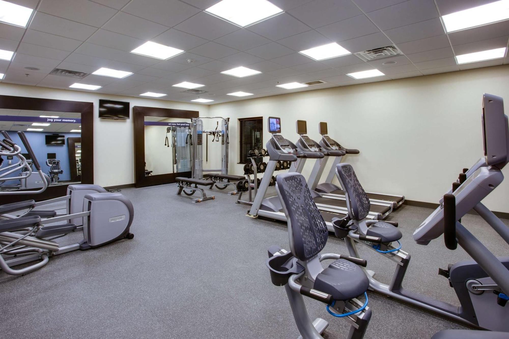 Hampton Inn & Suites Philadelphia/Бенсалем Екстериор снимка