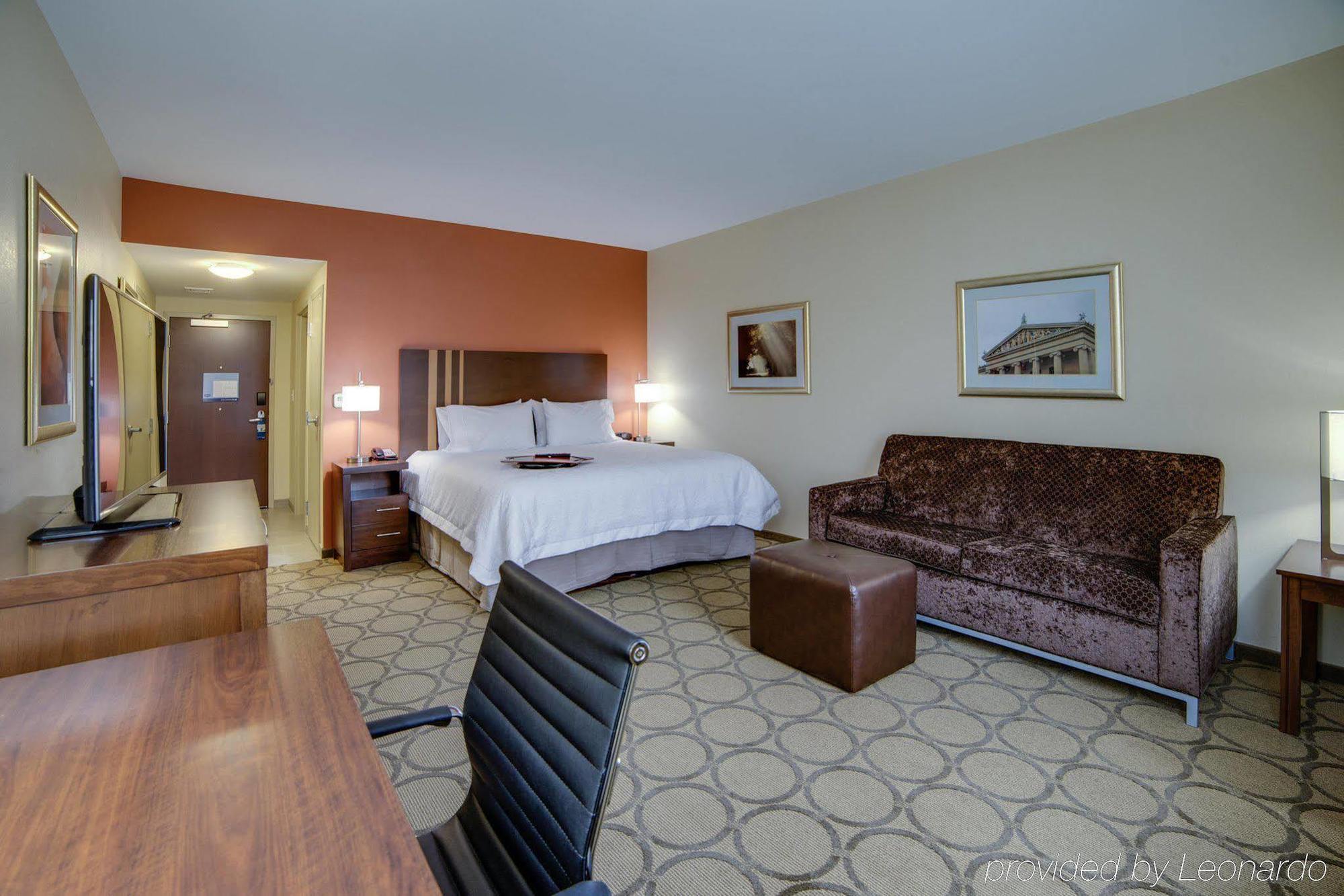 Hampton Inn & Suites Philadelphia/Бенсалем Екстериор снимка
