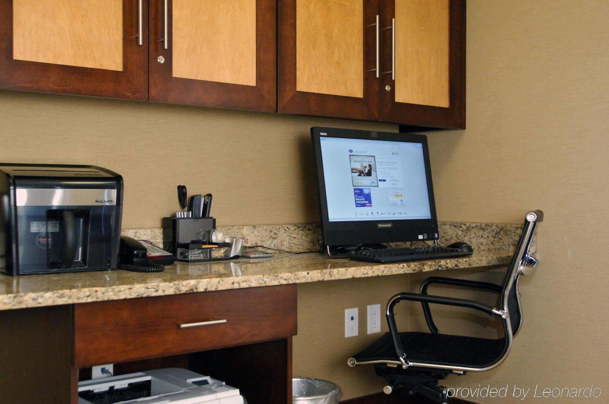 Hampton Inn & Suites Philadelphia/Бенсалем Екстериор снимка