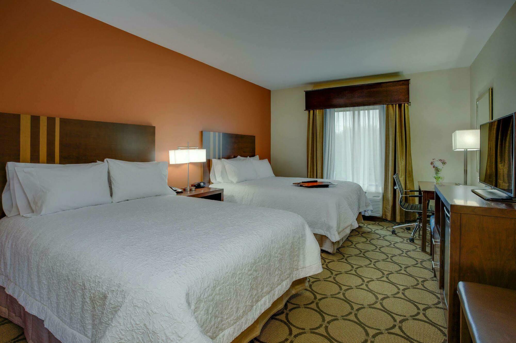 Hampton Inn & Suites Philadelphia/Бенсалем Екстериор снимка